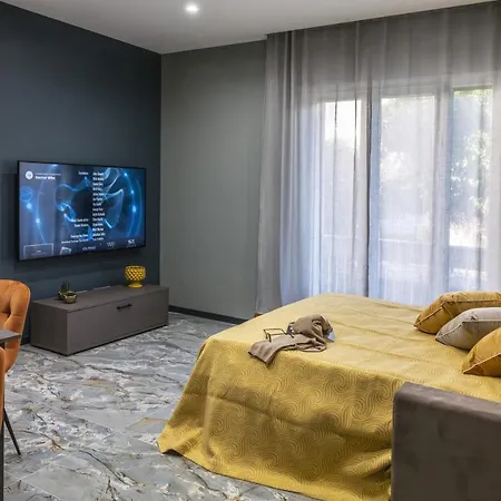 Gold Luxury Flat X4 * Sorrento